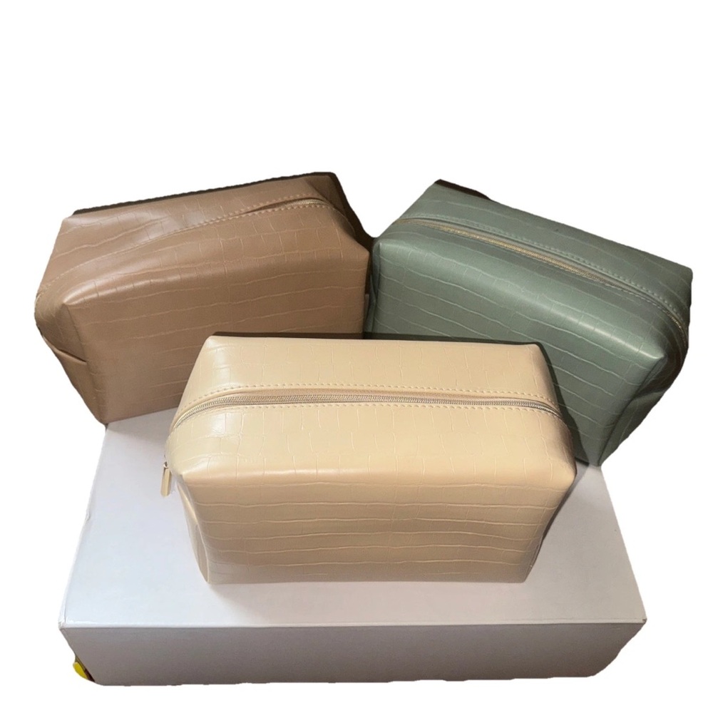 Travel Makeup  Tan, Cream, and Green Women's Bag Set